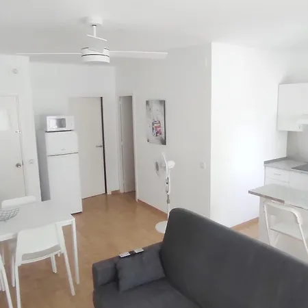 Apartamento Renovado, Luminoso, A 300m De La Playa Apartamento